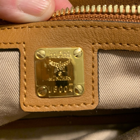 MCM backpack ( LG size ) - Picture 10 of 13